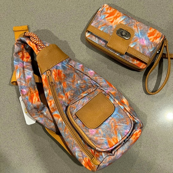 Vintage Style Cross-Body Bag With Matching Wristlet - Picture 1 of 16